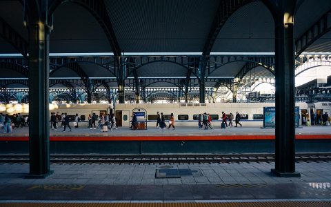 cn1069 平台功能架构示意图，展示内容浏览、信息检索、社区互动三大核心模块的层级关系，简洁图表风格